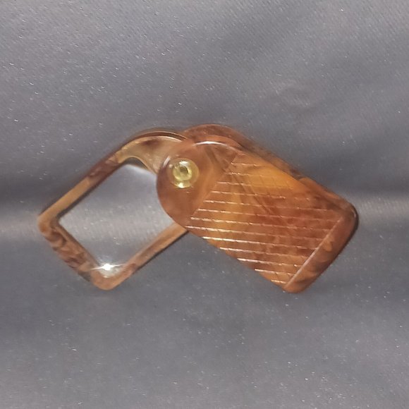 Vintage Brown Fold Out Pocket Magnifier Mint Condition - Picture 2 of 4